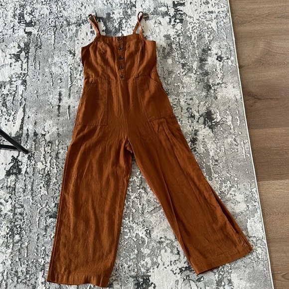 Old Navy Linen Blend Jumpsuit - Picture 3 of 4